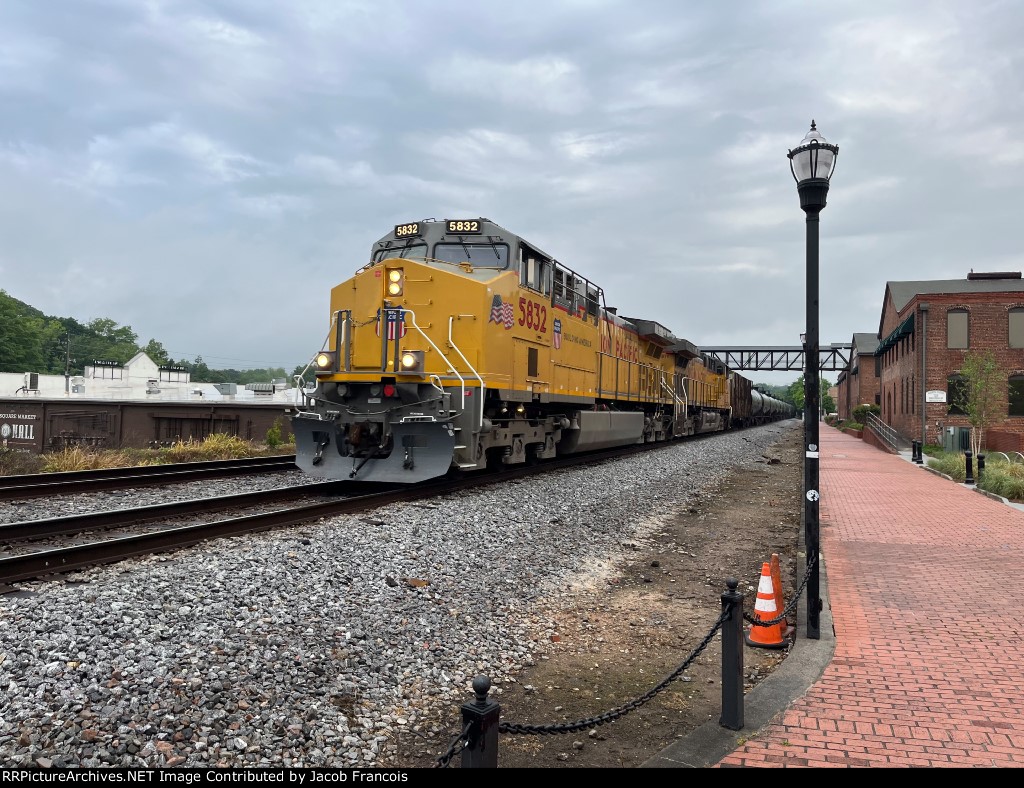 UP 5832